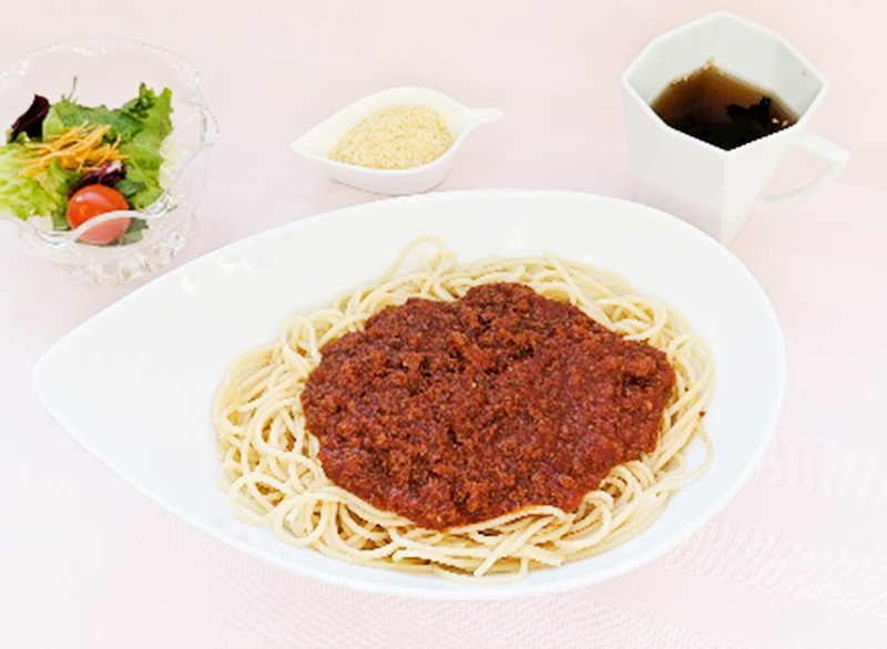 店内仕込みのミートパスタ